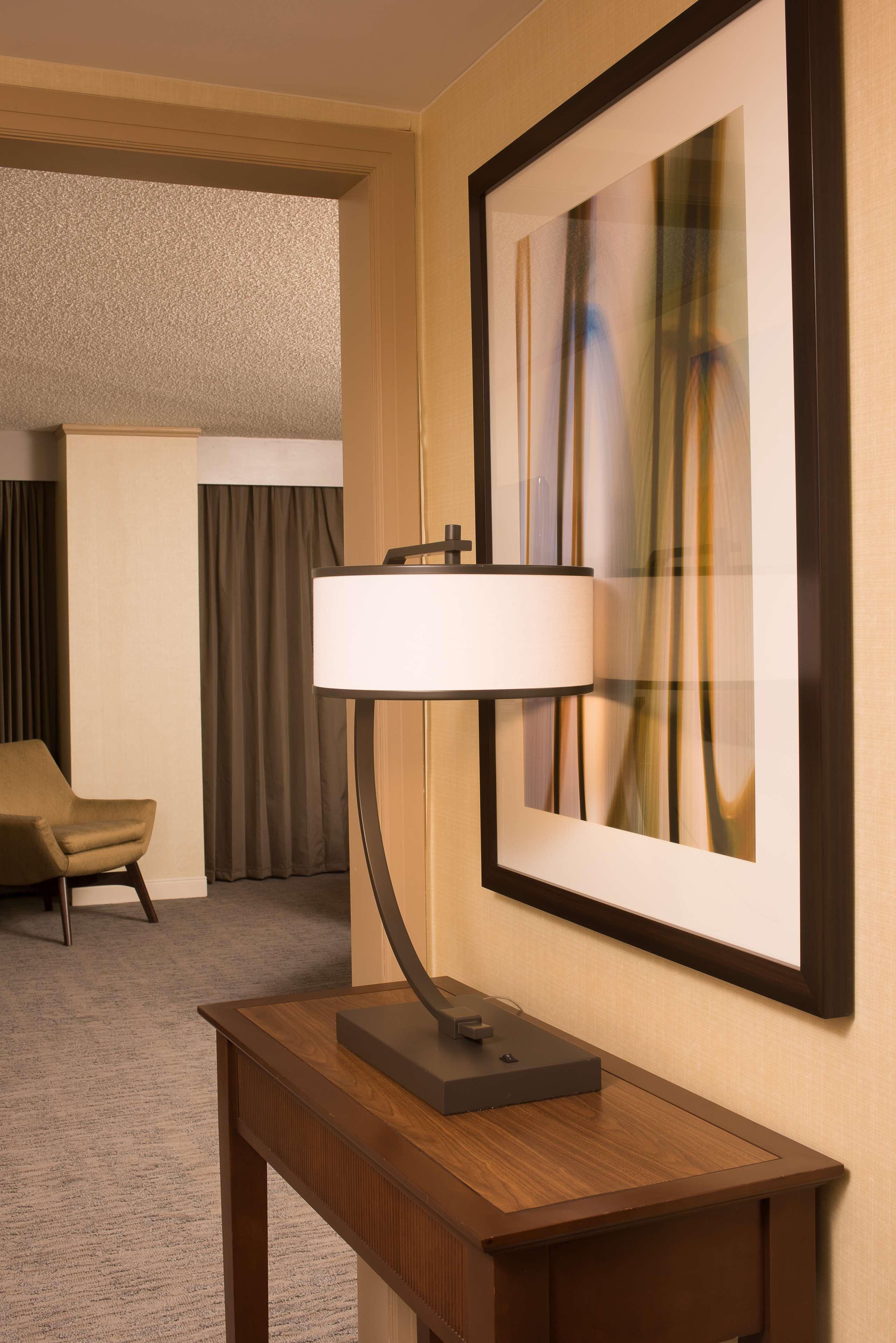 Doubletree By Hilton Tulsa At Warren Place Exterior photo
