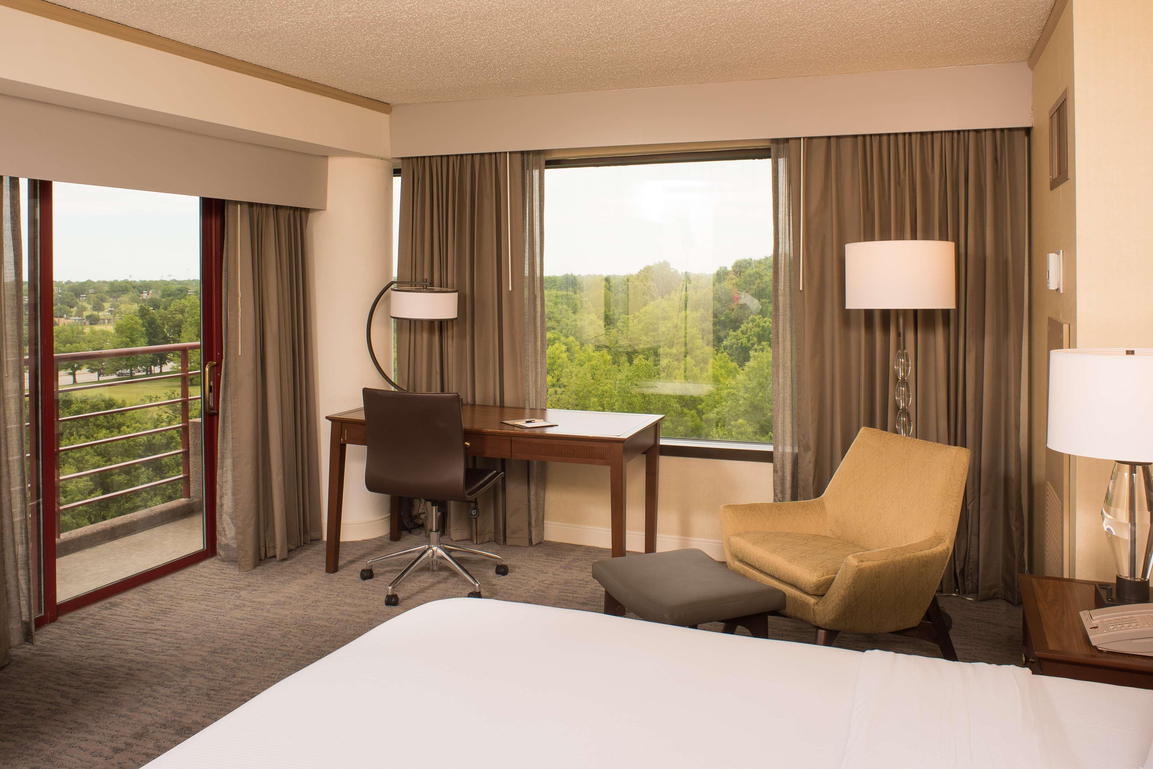 Doubletree By Hilton Tulsa At Warren Place Exterior photo