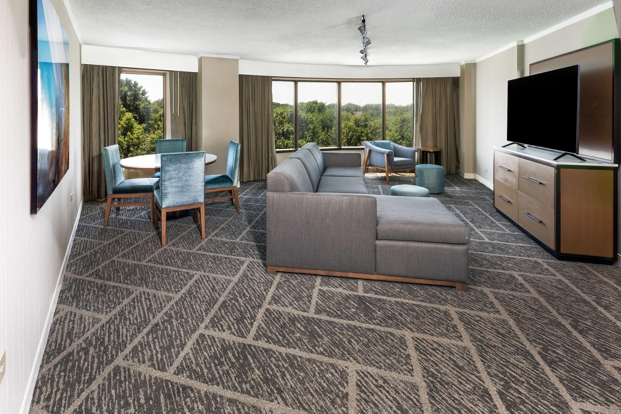 Doubletree By Hilton Tulsa At Warren Place Exterior photo