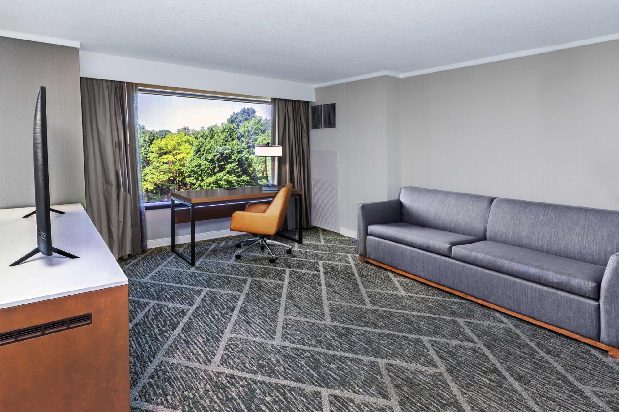 Doubletree By Hilton Tulsa At Warren Place Exterior photo