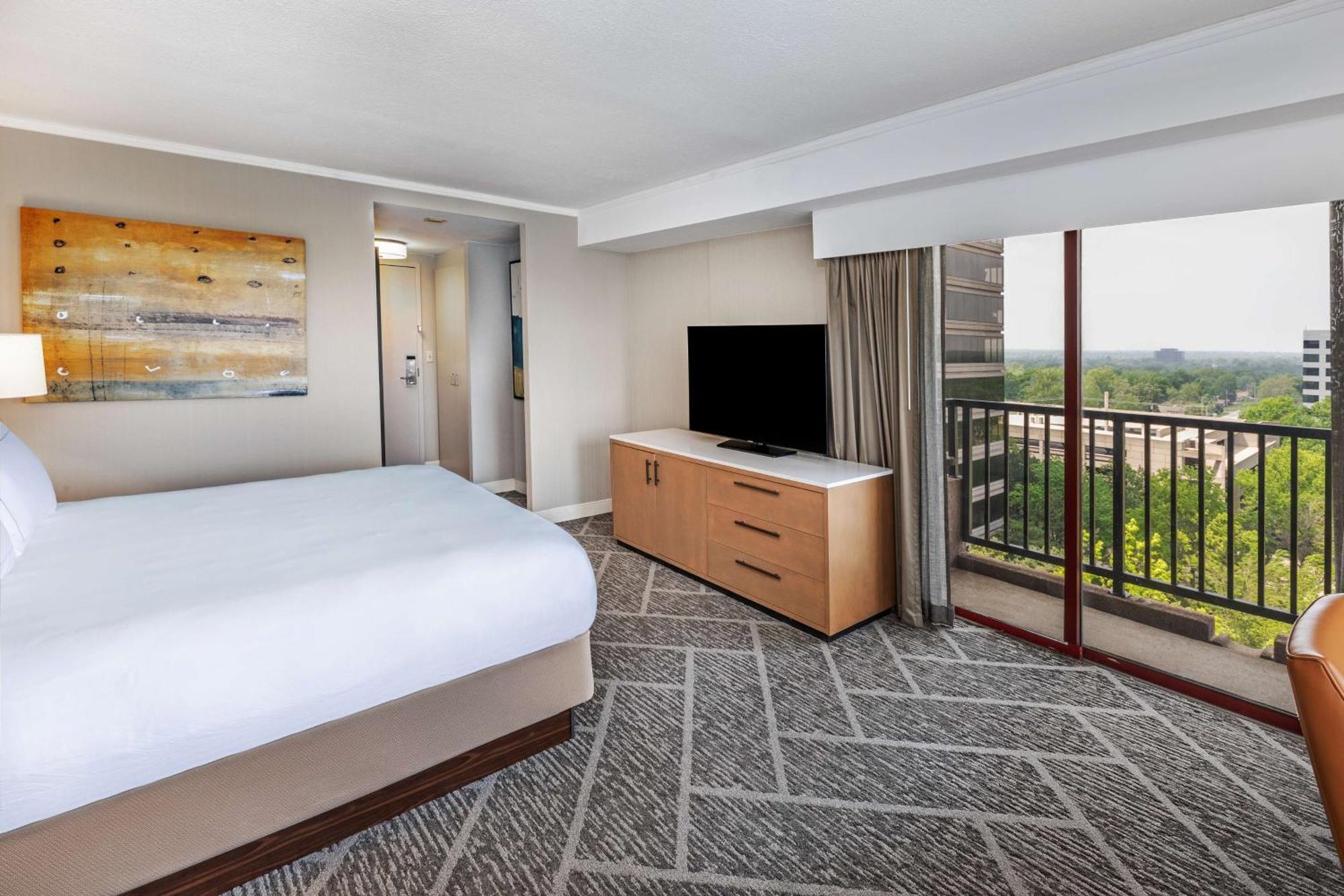 Doubletree By Hilton Tulsa At Warren Place Exterior photo
