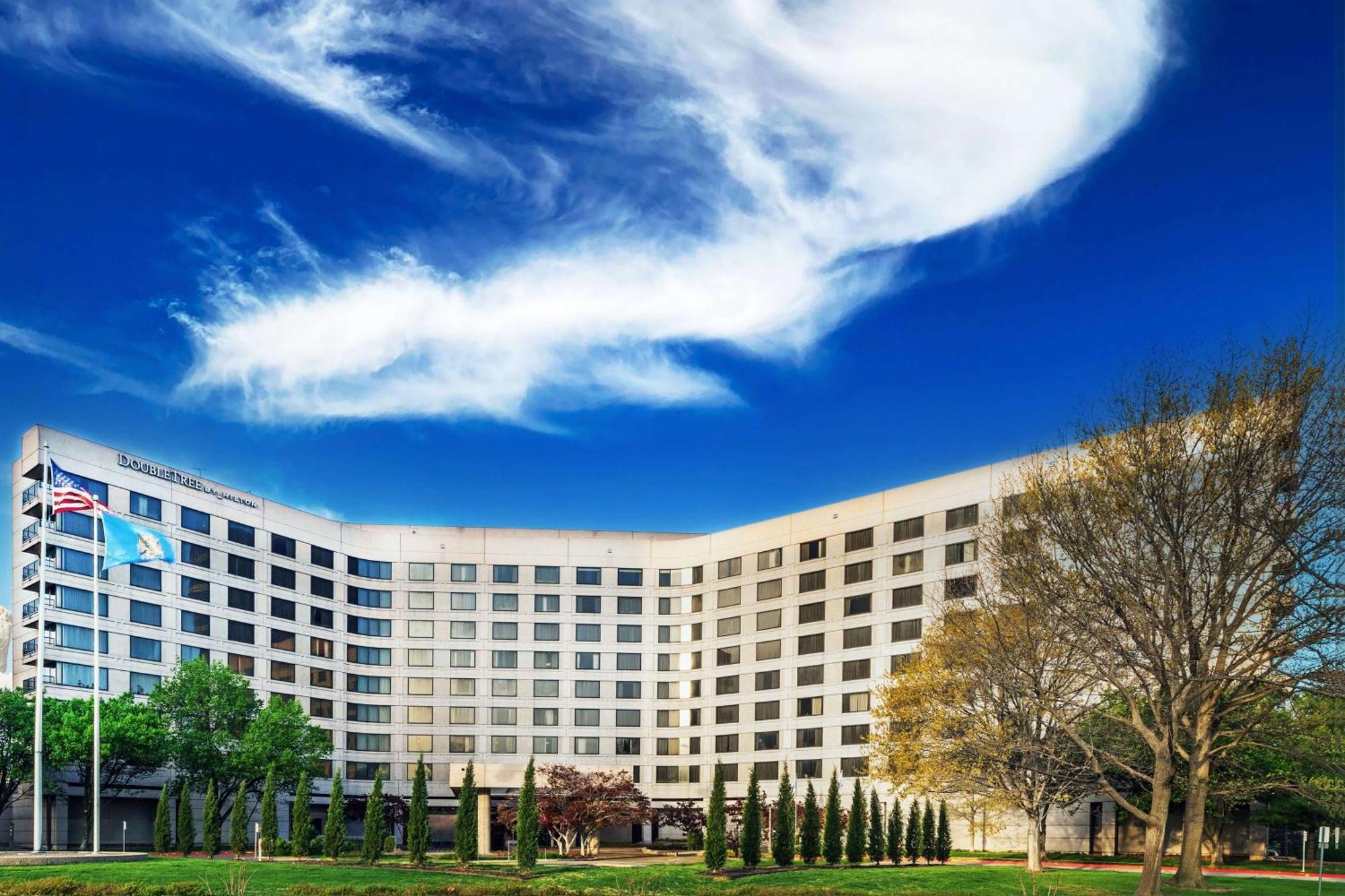 Doubletree By Hilton Tulsa At Warren Place Exterior photo